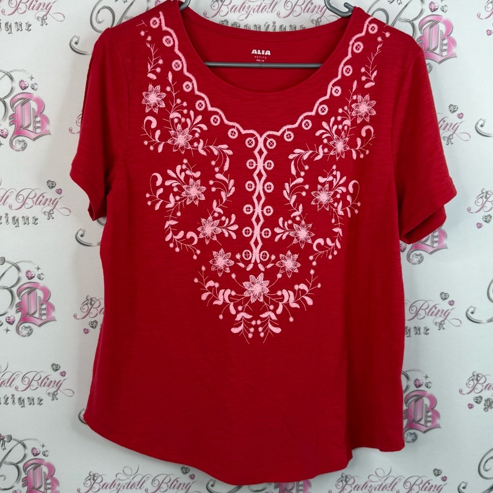 Alia t-shirt ornate flowers flowy Red Floral Embroidered Short Sleeve Top